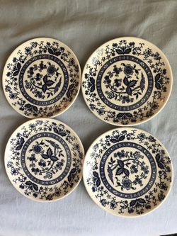 2 SAUCERS/ 2 SMALL PLATES JAPAN