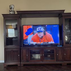 Home entertainment center