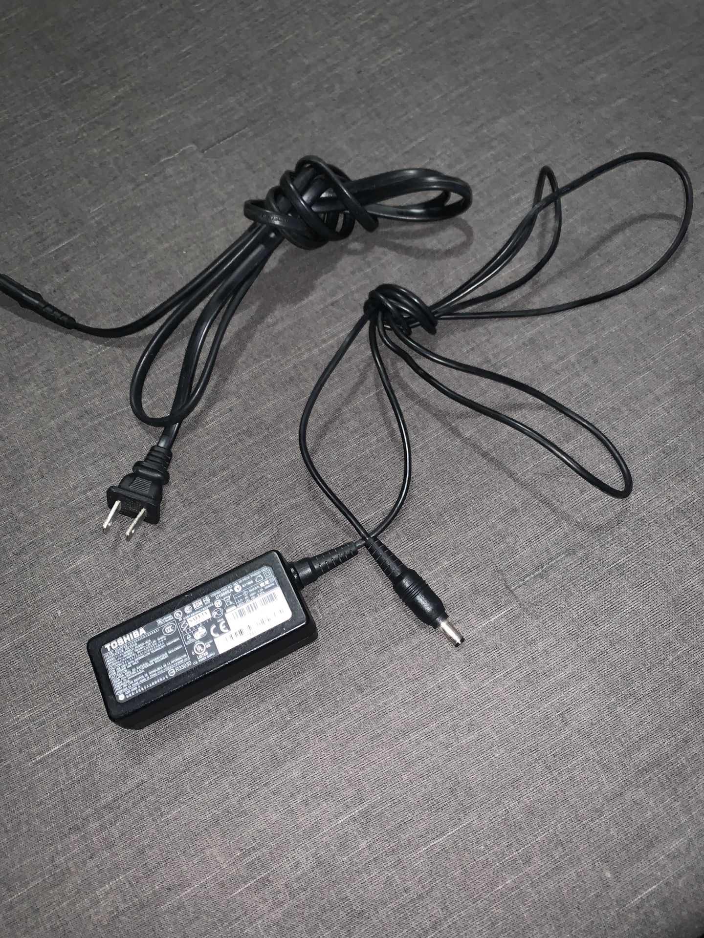 Genuine Toshiba Laptop Charger AC Power Adapter PA3822U-1ACA 19V 2.37A 45W 