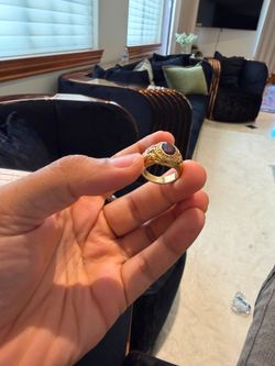hundred year old tiffeny ring found in jank, its 18kt gold red garnet ring.