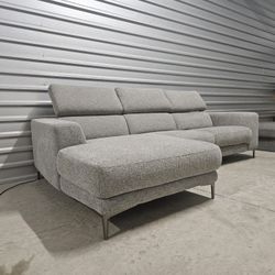 Living Spaces 🔥 2 PC Electric Reclining Sectional 🛋 (Delivery Available) 🚛 