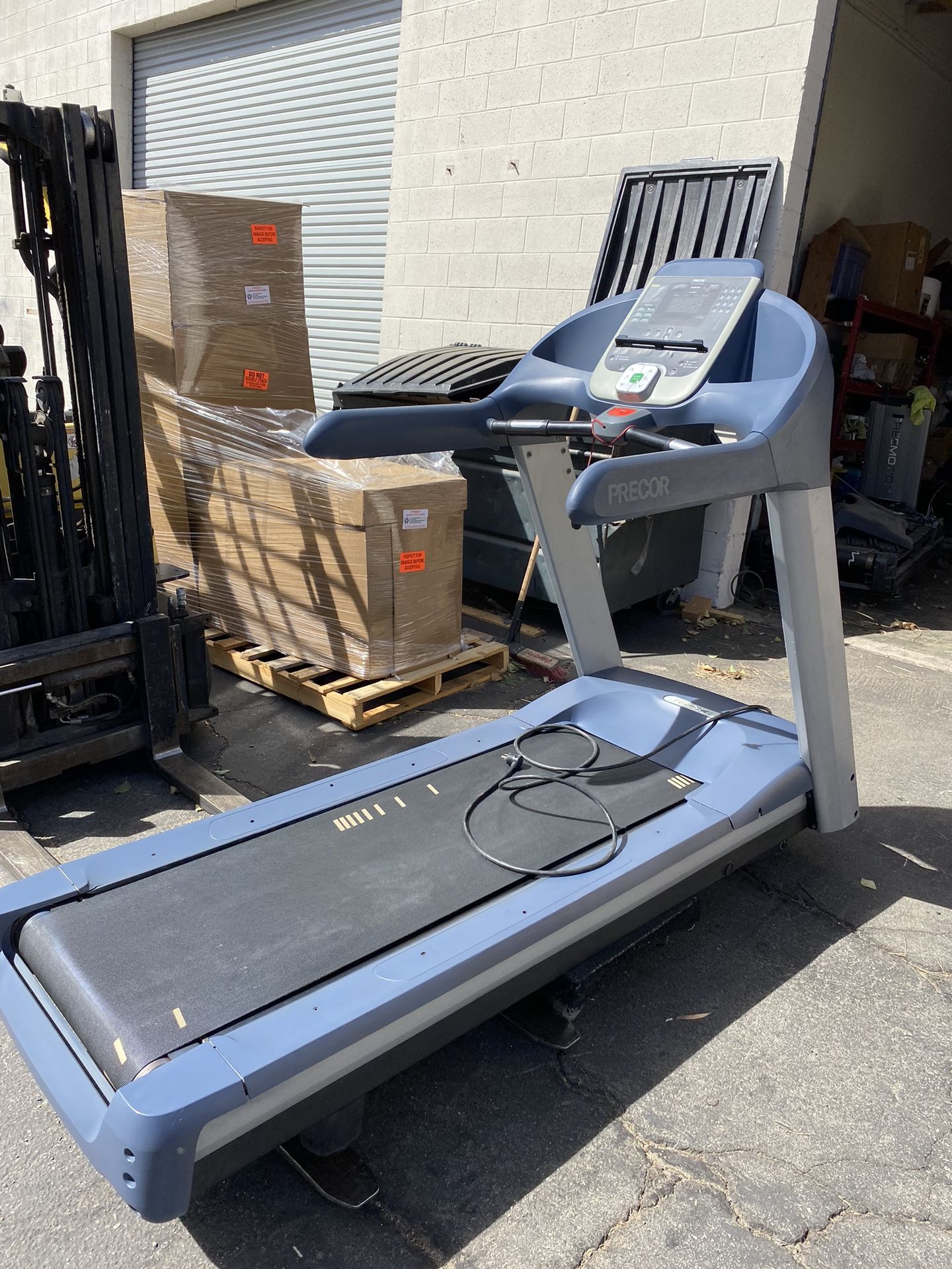 PRECOR 965 Commercial Treadmill