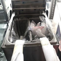 countertop fryer electric 110 bolts 8lbs NEW IN THE BOX