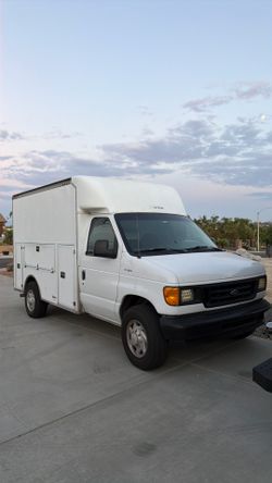 2003 Ford E350 enclosed Van