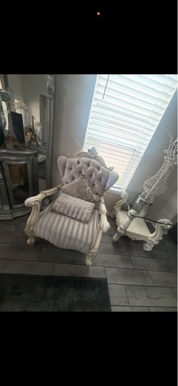 Accent Chairs