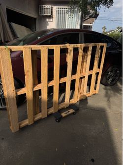 Free pallet and wood
