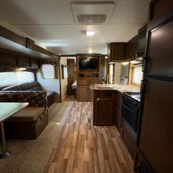2016 Northland Travel Trailer 32’