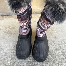 Women’s snow Boots Size 9