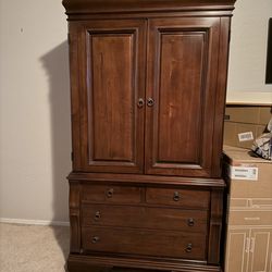 Solid Wood Bedroom Set