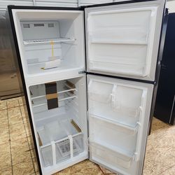 BRAND NEW Vissani
10.1 cu. ft. Top Freezer Refrigerator in Black Garage Ready