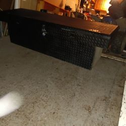 Diamond Plate Truck Toolbox 