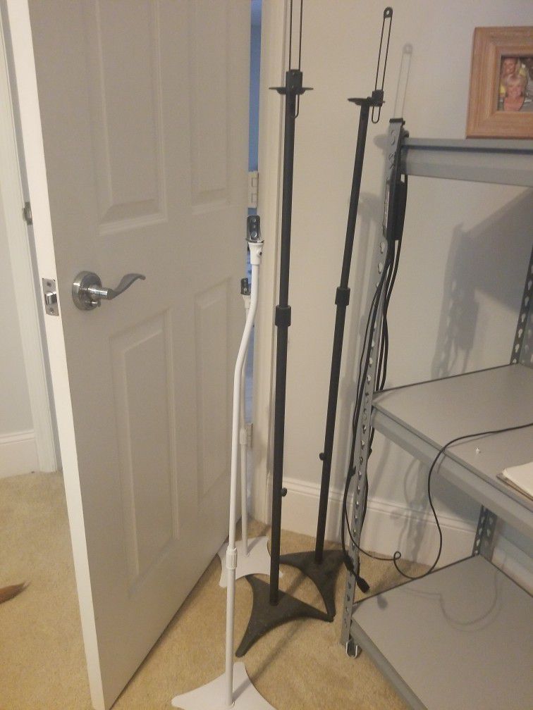 2 Pairs Of Small Speaker Stands