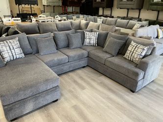 DARK GRAY SECTIONAL WITH CHASE