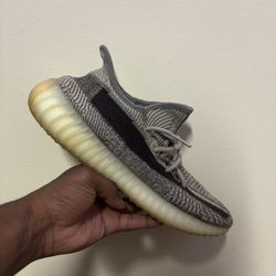 Yeezy Zyon Size 9.5 