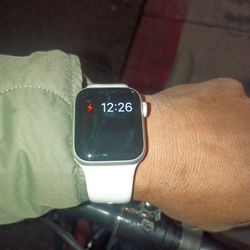 Apple Watch Series 5 Great Condition Ready For New Owner. 