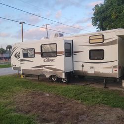 2012 Cougar 30ft Rv Sleeps 7-9