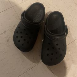 Crocs Pick Up Today 4’5 