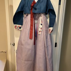 Korean hanbok (adult size 5’1’) 