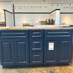 60" Bathroom Vanity (Middle Drawers)