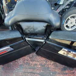 HARLEY DAVIDSON OEM 2016 TOURING  STREET GLIDE FIT MODEL AND YEARS SADDLEBAGS LEFT AND RIGHT MORE TRUNK OEM 