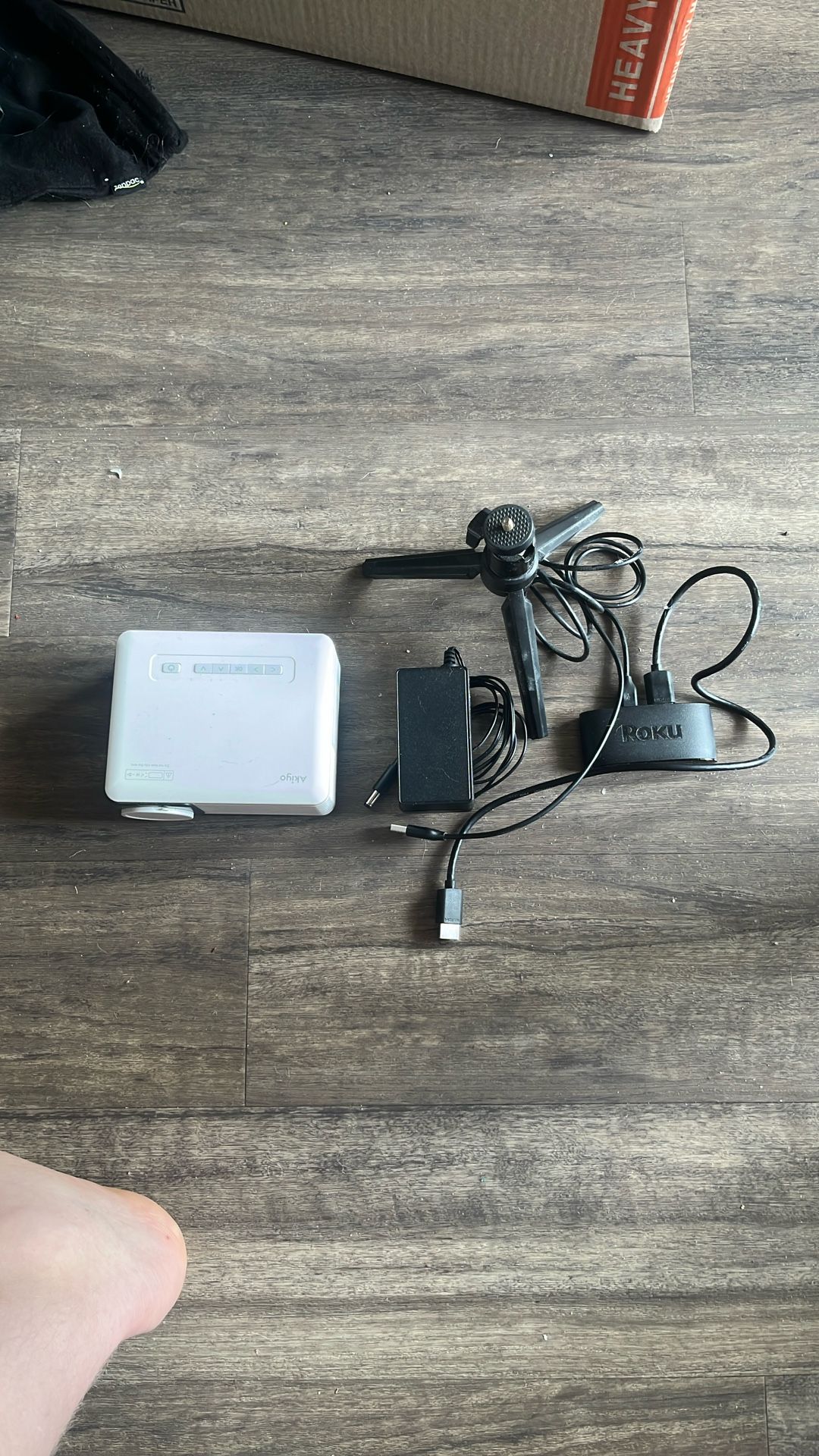 Akiyo Mini Projector With Roku