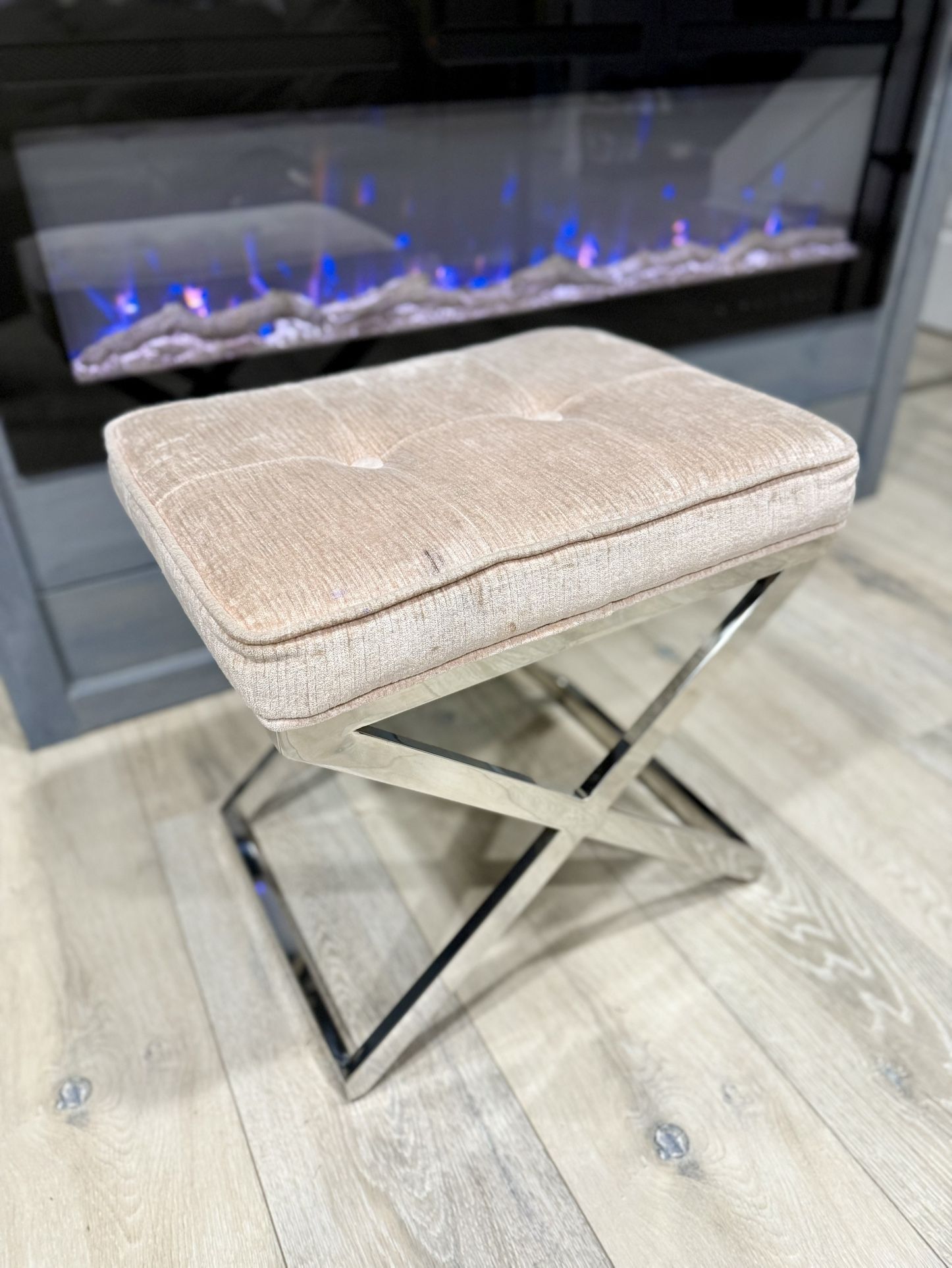 Gorgeous Pier1 Tufted Ottoman/Vanity Stool