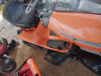 42"Cut Husqvarna riding lawnmower runs cuts great no issues