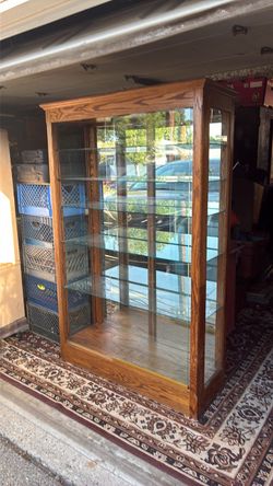 Display case in excellent condition with five glass shelves, 46 inches wide 17 inches deep 75 inches tall