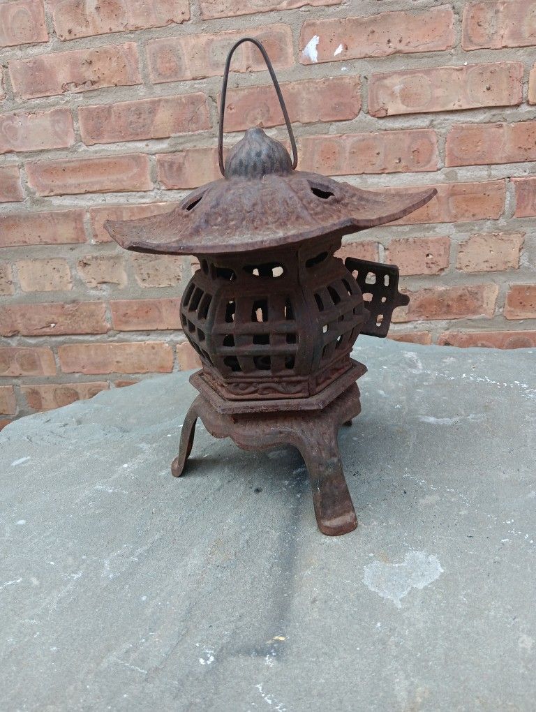 Small Cast Iron Outdoor Patio Pagoda Candle Holder Stand Yard Decor