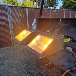 2 Outdoor lights w/pole mount bracket
250 watts, multi tap