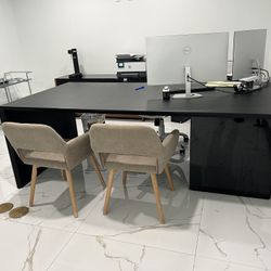 FREE PICKUP ASAP JUST THE DESK 