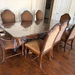 Selling Dining Room Table