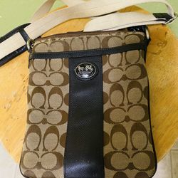 WOMEN ‘S COACH CROSSBODY BAG  EST. 1941 