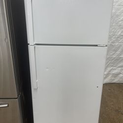GE Beautiful White 16.6 CF Refrigerator - Stove Also Available! Guaranteed! Delivery Available 