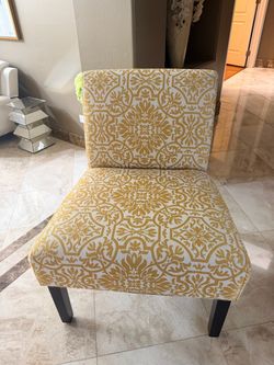 Gold / Yellow Damask Style Accent Chair