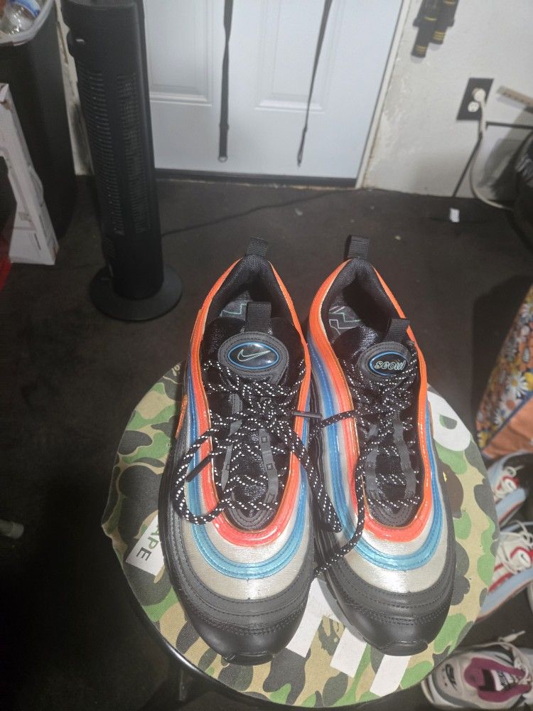 Nike Air Max 97
Neon Seoul Men's Size 9.5 Or Women's Size 11 Amazing Like New Condition Super Rare Shoe