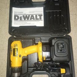 DeWalt drill~2 batterys~and charger