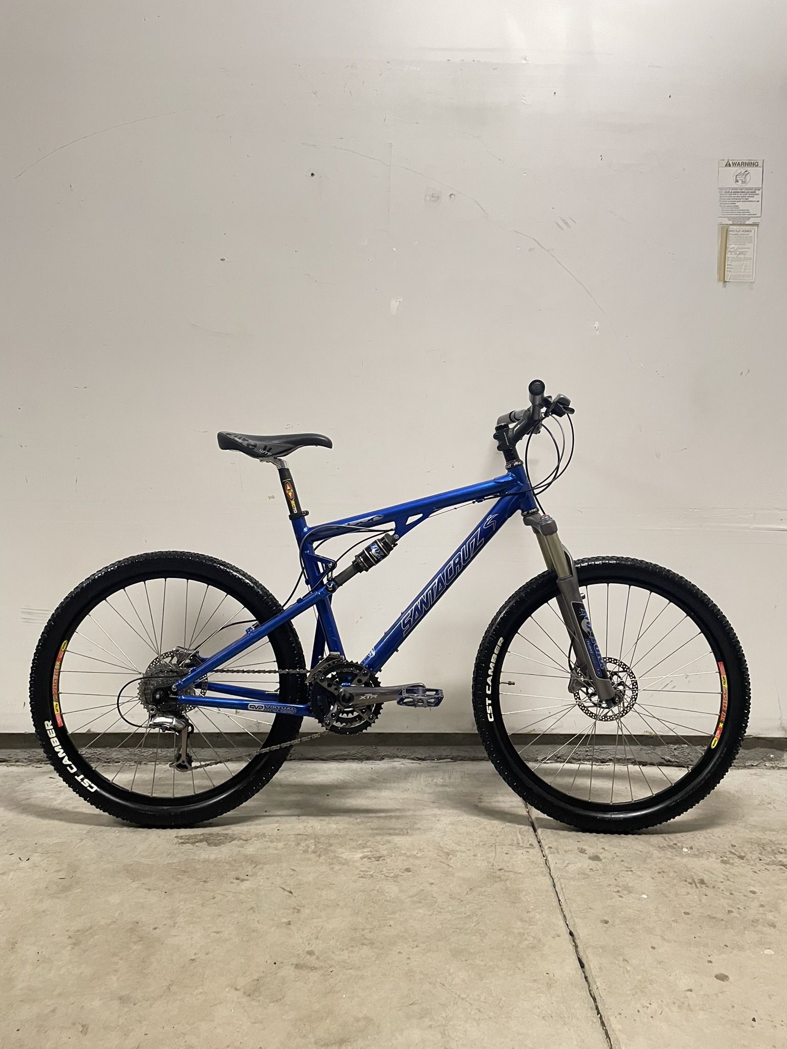 Santa Cruz Blur Medium Mountain Bike
