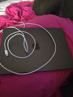 NEW MAC BOOK PRO BLACK