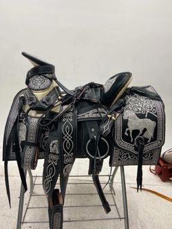 Montura charra bordada