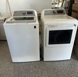 Ge Washer and Dryer gas set