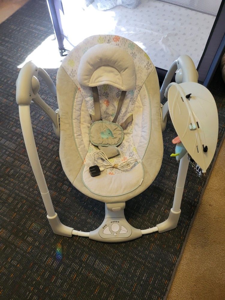 Ingenuity ConvertMe 2-in-1 Compact Portable Automatic Baby Swing & Infant Seat
