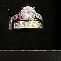 Men And Woman’s Wedding Rings