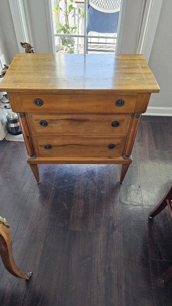 Petite Buffet Or Commode