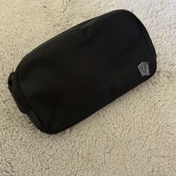 Lululemon Everywhere Belt Bag