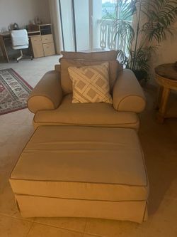 Desk couch love seat dinning tabel