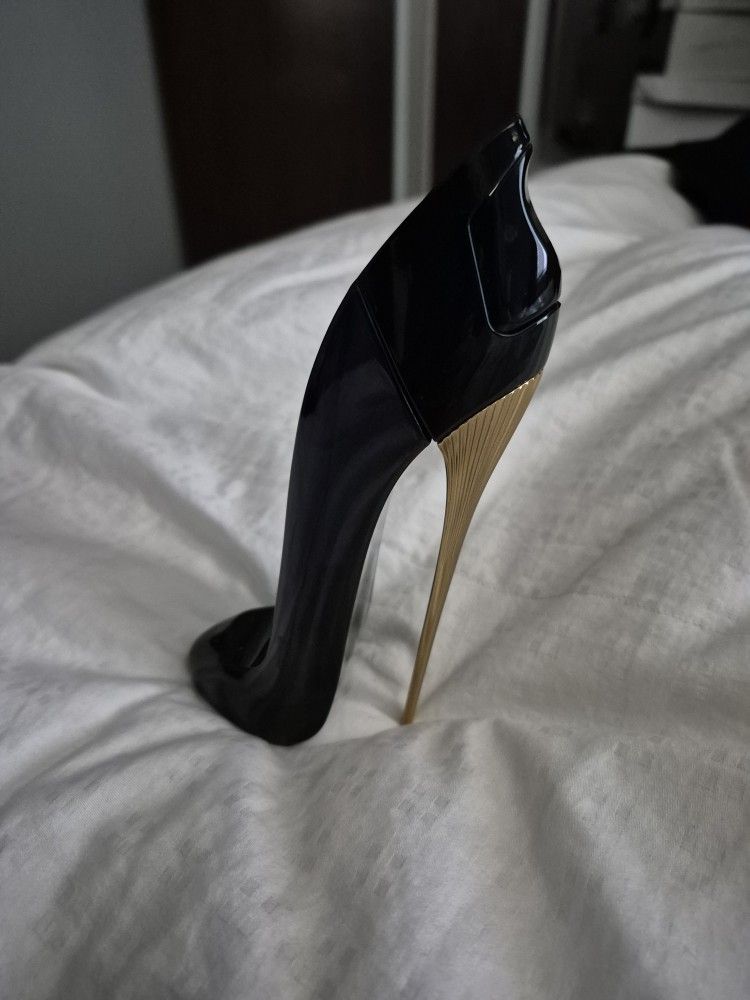 CAROLINA HERRERA ORIGINAL Price $180. 1/4 Full.