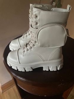 Cape Robbin  Mona Lisa Combat Boots for Women Size 7