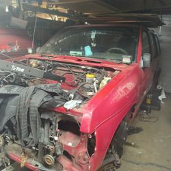 1990 Nissan Pathfinder Engine Plus Body/New Parts