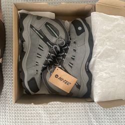 NIB Hi-Tec HIKING BOOTS